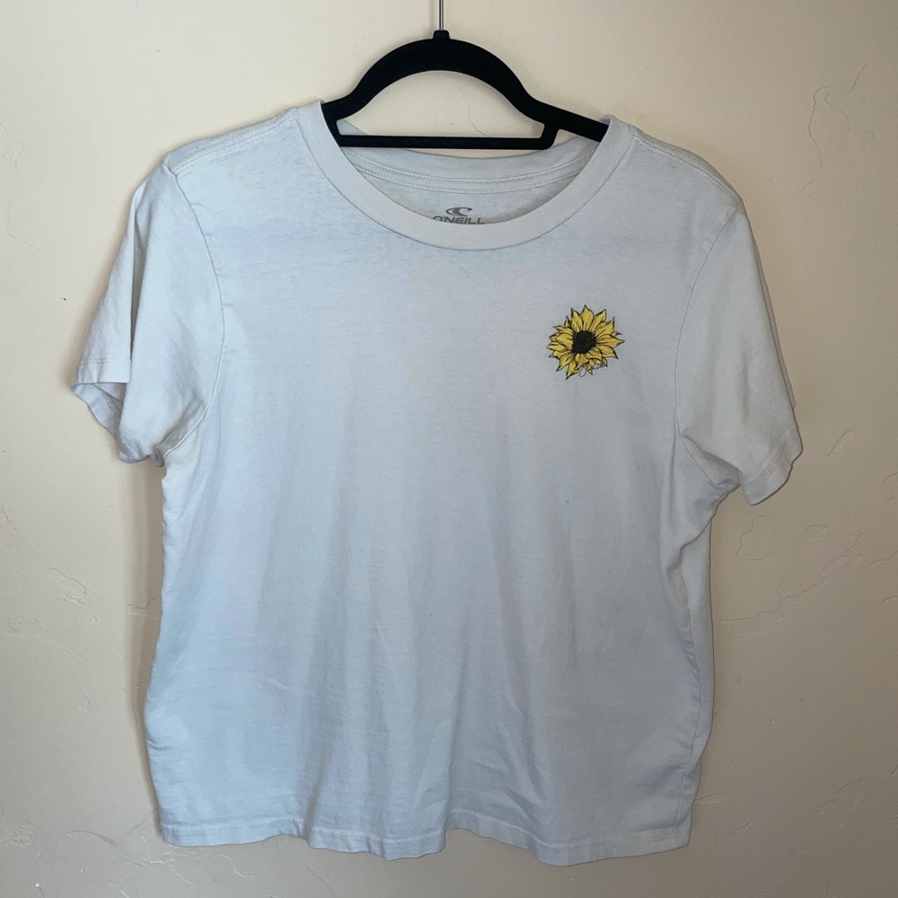 Womens O’Neill graphic tee. Size Large in Off White.